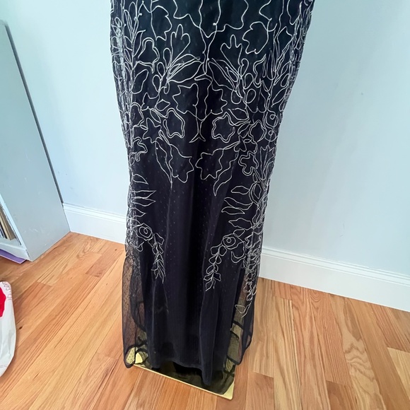 JS Collections Navy Silver Long Formal Shortsleeve Dress- Size 8- Mom of Bride - Picture 3 of 13